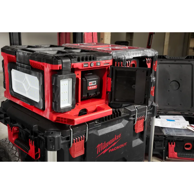 LAMPA STREFOWA PACKOUT MILWAUKEE M18 POALC-0