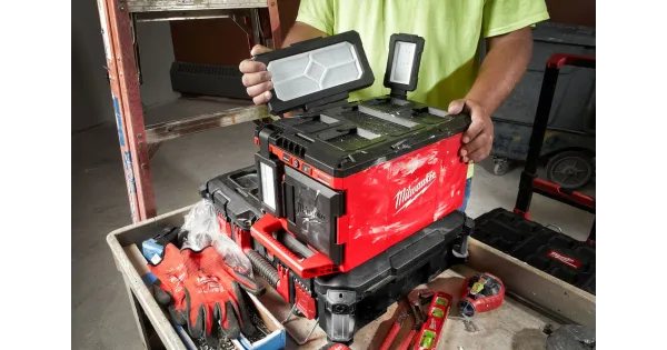 LAMPA STREFOWA PACKOUT MILWAUKEE M18 POALC-0